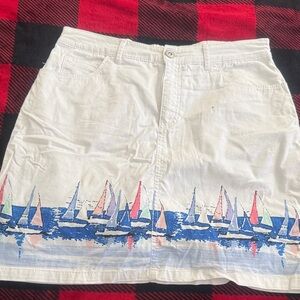 Croft & Barrow White Shorts with Sailboat Design